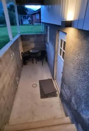 Sokkel-leilighet Med Naerhet Til Sentrum Og Hovden Skiheis アパート *