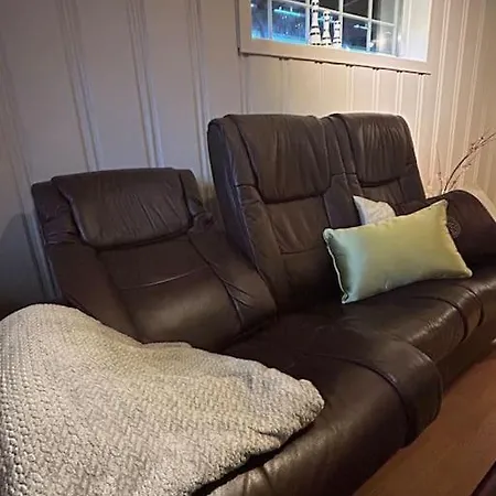 Sokkel-leilighet Med Naerhet Til Sentrum Og Hovden Skiheis 아파트