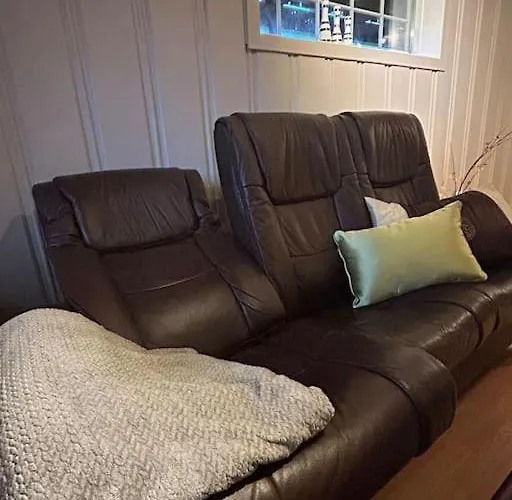 Sokkel-leilighet Med Naerhet Til Sentrum Og Hovden Skiheis 아파트